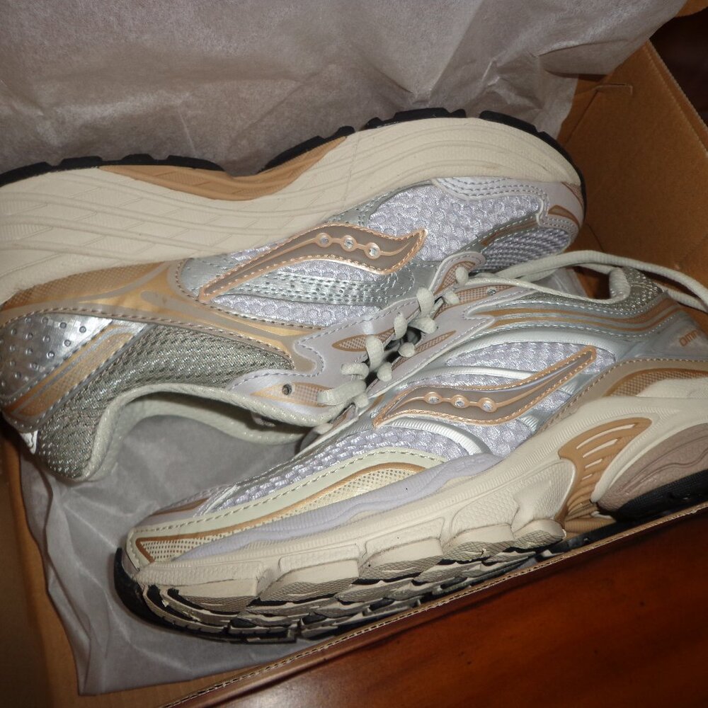 FIRM Saucony ProGrid Omni 9 Sneakers 6W/4.5M Grey Breathable Mesh Upper